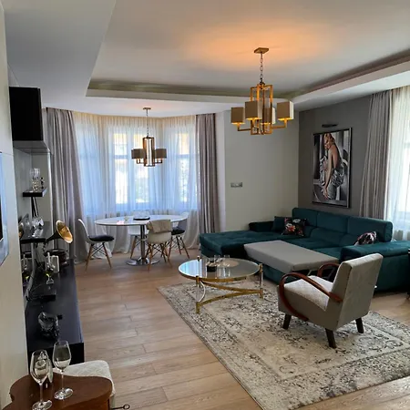 Beautiful With A View Of Castle Apartman