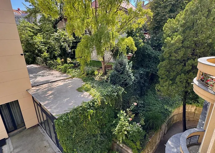 Beautiful With A View Of Castle Apartmán
